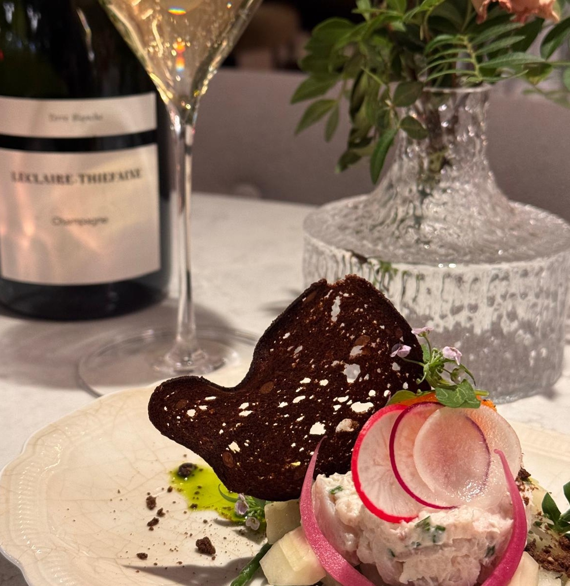 Kuubalainen Pre-Show Dinner ravintola Minnessä 1,5 tuntia ennen illan esityksen alkua –